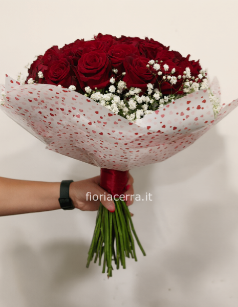 Bouquet di rose rosse a gruppo a partire da
