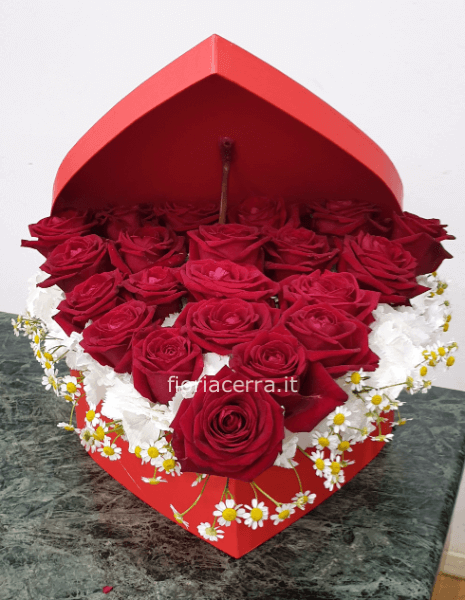 box a cuore con rose rosse