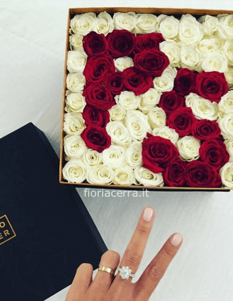 box  di rose con scritta